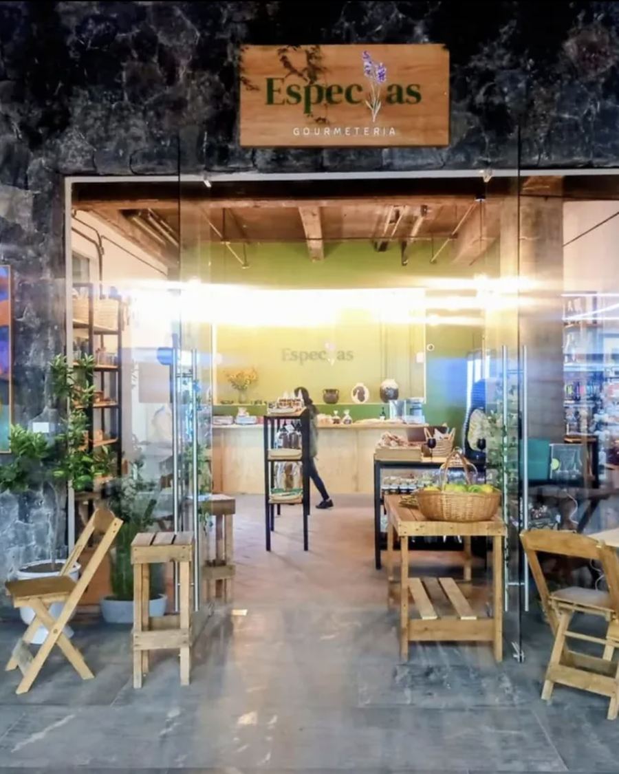 Especias Gourmetería abierta en la plaza
